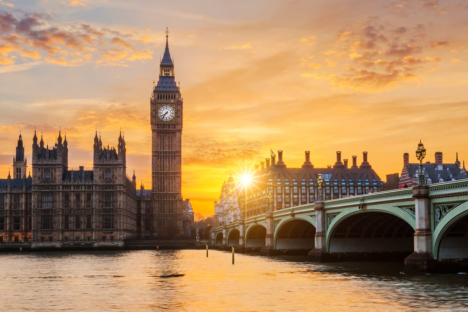 Study in United Kingdom — Landmark and university campus